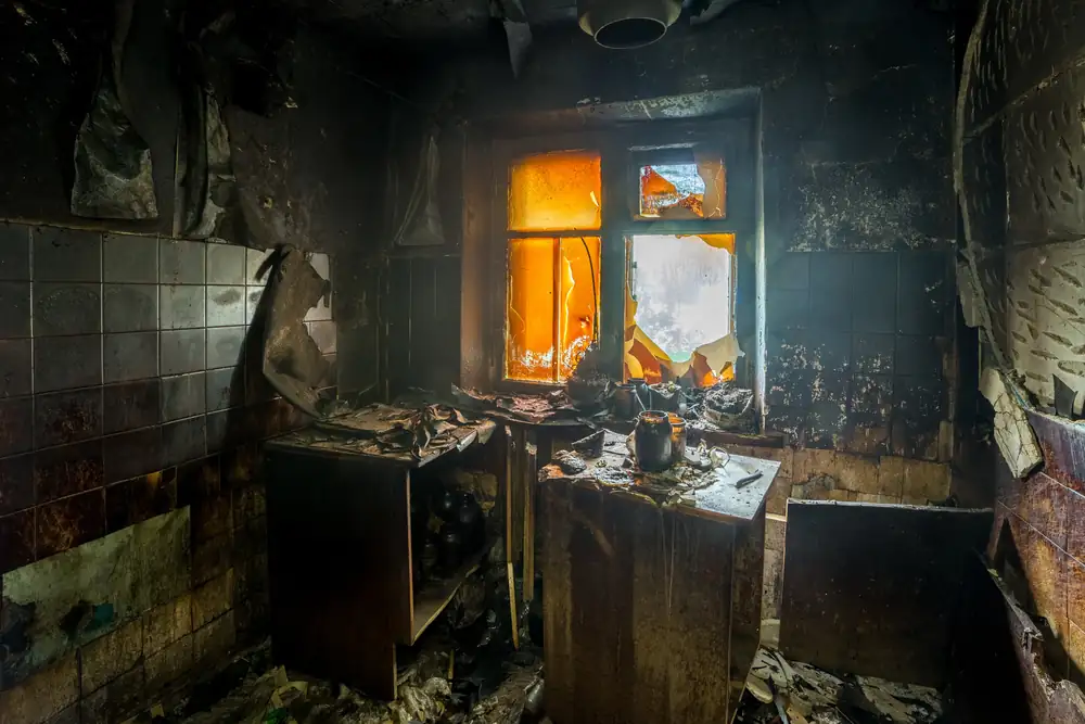 fire damage restoration professionals at work in Largo